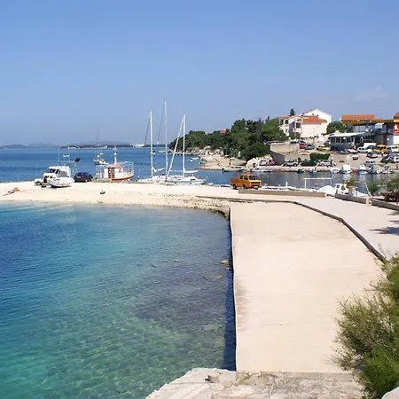 Guest house With A Parking Space Brodarica 2969